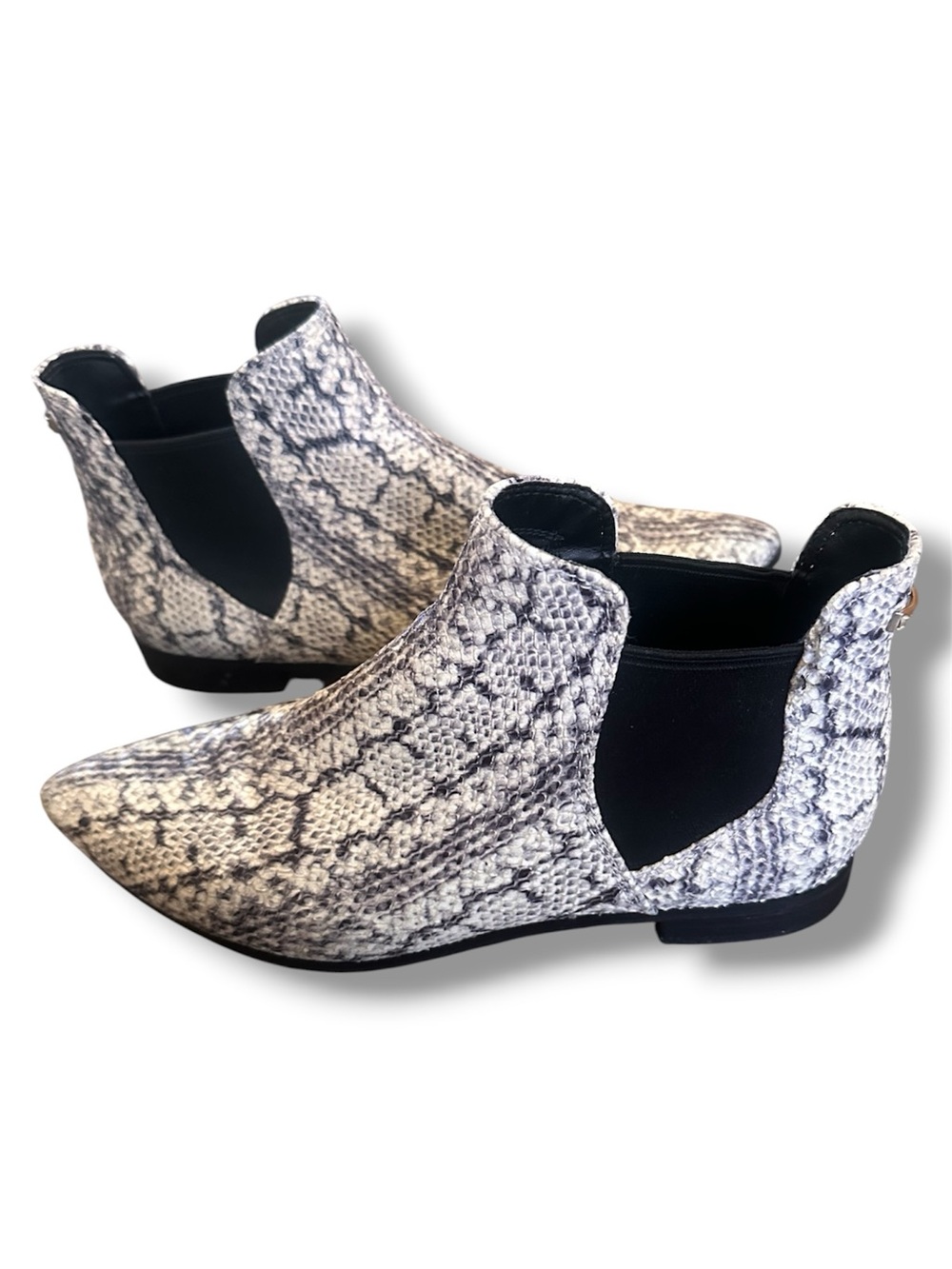 EUC Cole Haan “Hara” Pointed Toe Snakeskin Print Chelsea Ankle Booties Size 8.5 - Picture 4 of 10